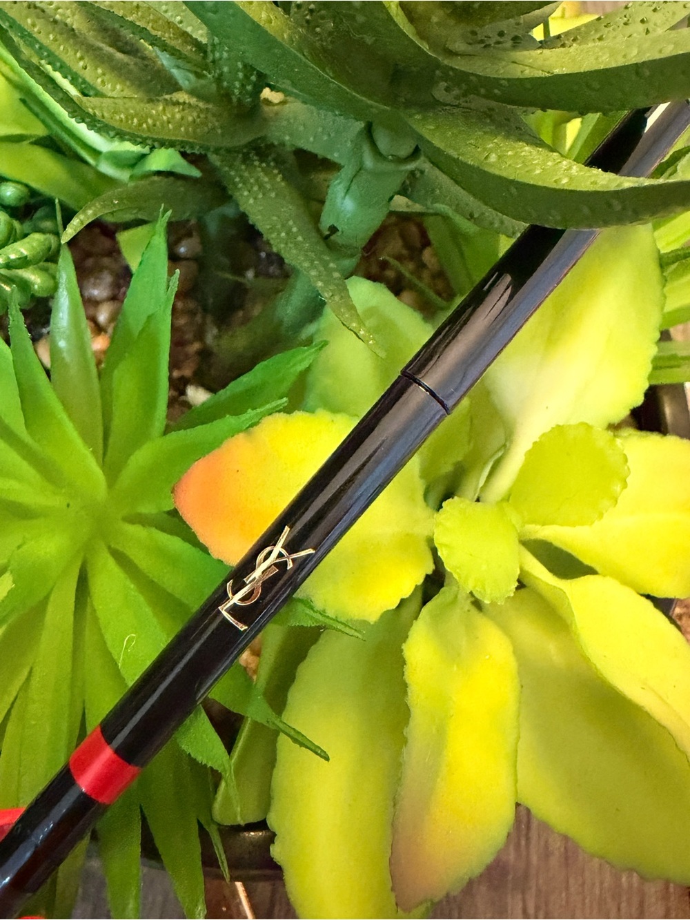 Yves Saint Laurent Dessin des Lèvres Lip Liner 21 Carmin Red - Picture 10 of 11
